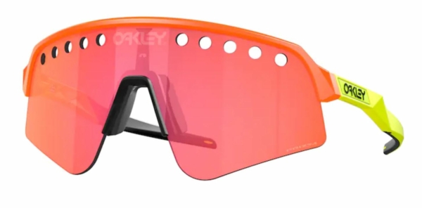 Oakley sportbril in model sutro lite sweep vented in oranje kleur met geventileerde prizm ruby lens