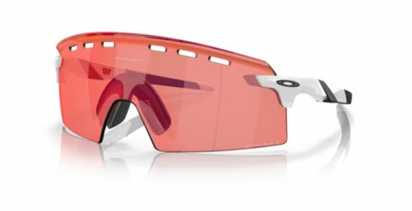 Productafbeelding van de Oakley Encoder Strike Vented Sportbril in kleur wit met rode prizm field lens