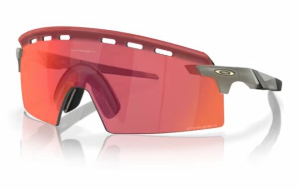 Productafbeelding van de Oakley Encoder Strike Vented sportbril in kleur matte onyx met oranje prizm trail torch lens